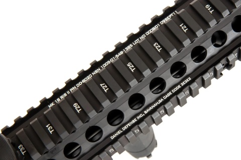 Replika karabinka Specna Arms Daniel Defense® MK18 SA-E19 EDGE™ HAL² ™ Czarna