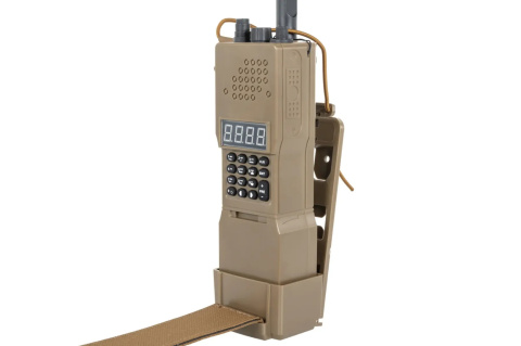 Elektryczna szybkoładowarka Specna Arms w kształcie radioodbiornika AN/PRC152 Tan Elektryczna szybkoładowarka Specna Arms w kształcie radioodbiornika AN/PRC152 Tan