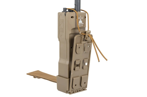 Elektryczna szybkoładowarka Specna Arms w kształcie radioodbiornika AN/PRC152 Tan Elektryczna szybkoładowarka Specna Arms w kształcie radioodbiornika AN/PRC152 Tan