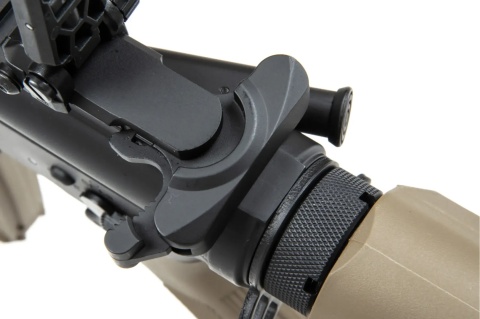 Karabinek ASG Specna Arms Daniel Defense® MK18 SA-P19 Prime™ HAL™ ETU z silnikiem bezszczotkowym Chaos Bronze Karabinek ASG Specna Arms Daniel Defense® MK18 SA-P19 Prime™ HAL™ ETU z silnikiem bezszczotkowym Chaos Bronze
