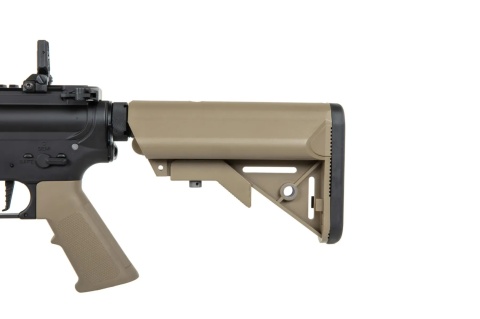 Karabinek ASG Specna Arms Daniel Defense® MK18 SA-P26 Prime™ HAL™ ETU z silnikiem bezszczotkowym Chaos Bronze Karabinek ASG Specna Arms Daniel Defense® MK18 SA-P26 Prime™ HAL™ ETU z silnikiem bezszczotkowym Chaos Bronze