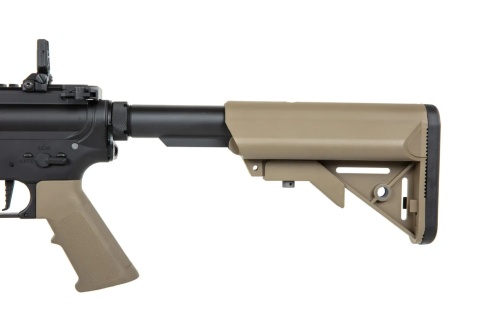 Karabinek ASG Specna Arms Daniel Defense® MK18 SA-P26 Prime™ HAL™ ETU z silnikiem bezszczotkowym Chaos Bronze Karabinek ASG Specna Arms Daniel Defense® MK18 SA-P26 Prime™ HAL™ ETU z silnikiem bezszczotkowym Chaos Bronze